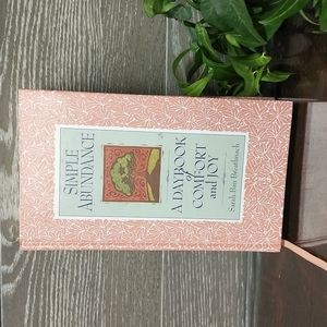 Simple abundance a daybook of comfort and joy by Sarah breathnach